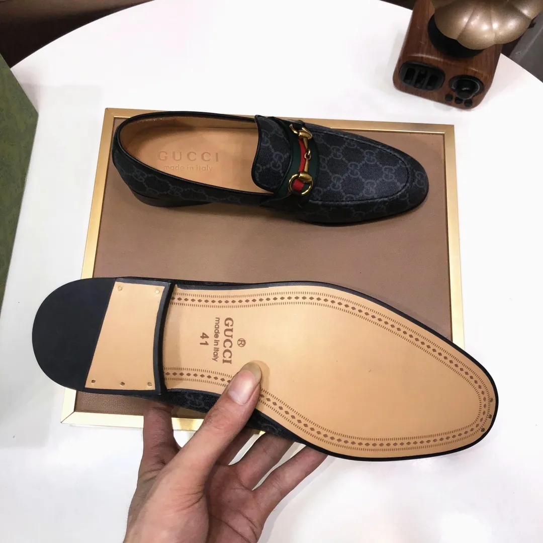 Men's shoes💰500💰Italy's top luxury men's shoe giant (GUCCI) (Gucci) (full cowhide lining) new arrival🍃Original European style🔰 Pleasant to the eye😍In order to make the shoes more durable and non-deformable🌀The production continues to follow traditional methods but there is still no lack of innovation💪Choose original sheepskin for the leather♻️ Smooth and natural And extra bright ⭐Made of imported cowhide, the first choice of rich people 38-45 (45 customized)